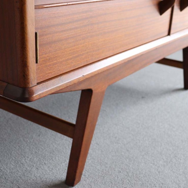 ジープランのサイドボード