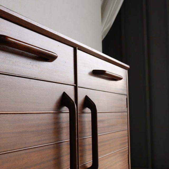 ジープランのサイドボード