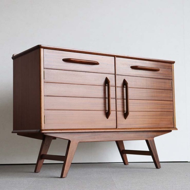 ジープランのサイドボード