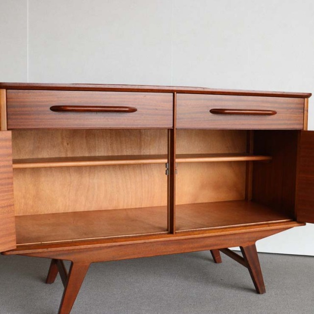 ジープランのサイドボード