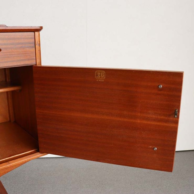 ジープランのサイドボード