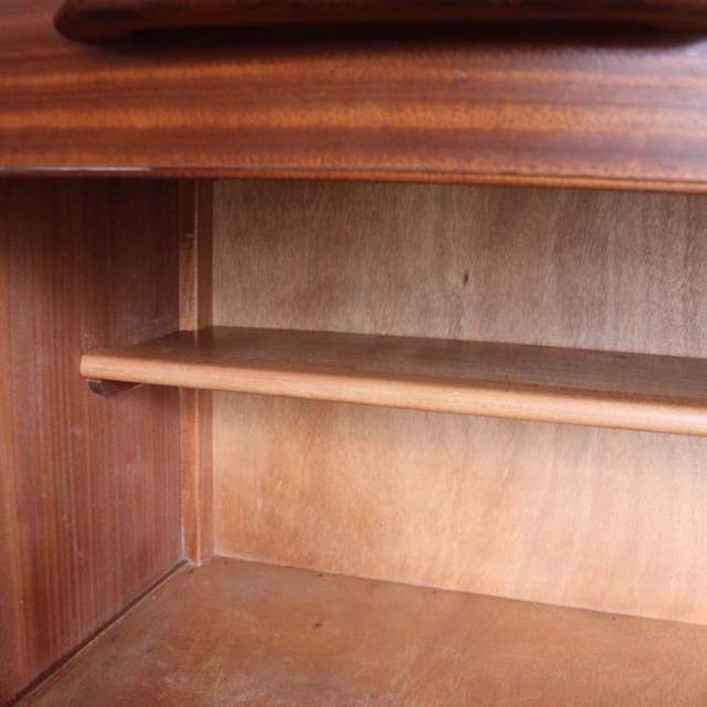 ジープランのサイドボード