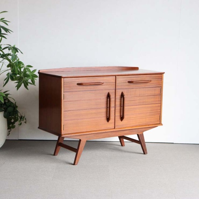 ジープランのサイドボード