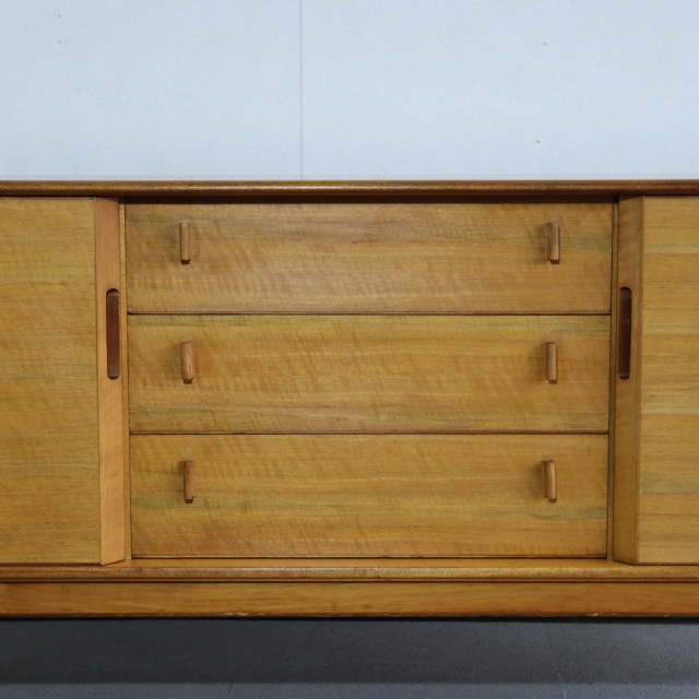 アルフレッドコックスAlfredCoxのサイドボード