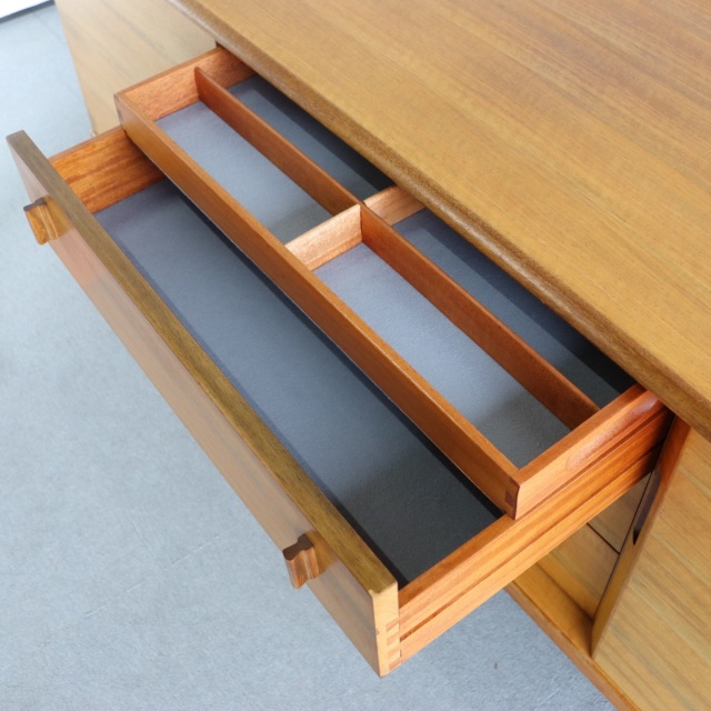 アルフレッドコックスAlfredCoxのサイドボード