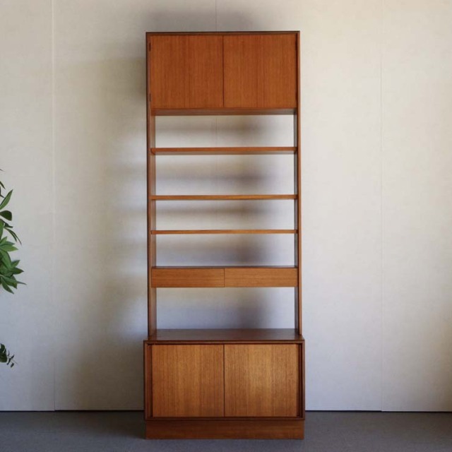 ジャイアント馬場さん以下 ジープランG-Planのブックケース、棚