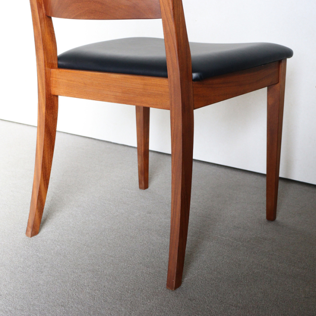 いす。 くろ。 G-planジープラン・ダイニングチェア