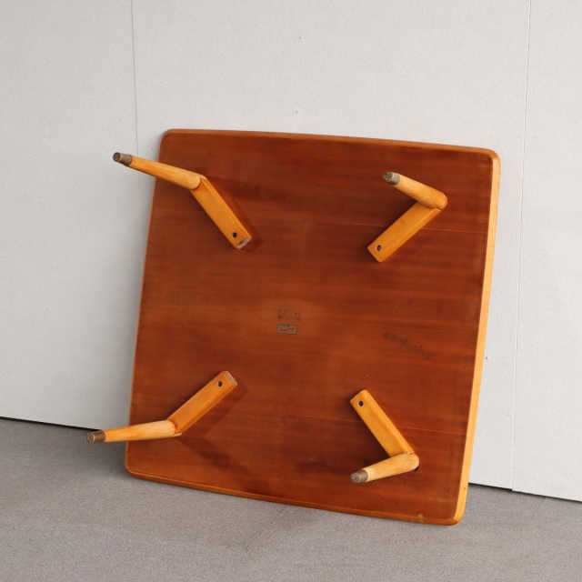 北欧ヴィンテージのコーヒーテーブル