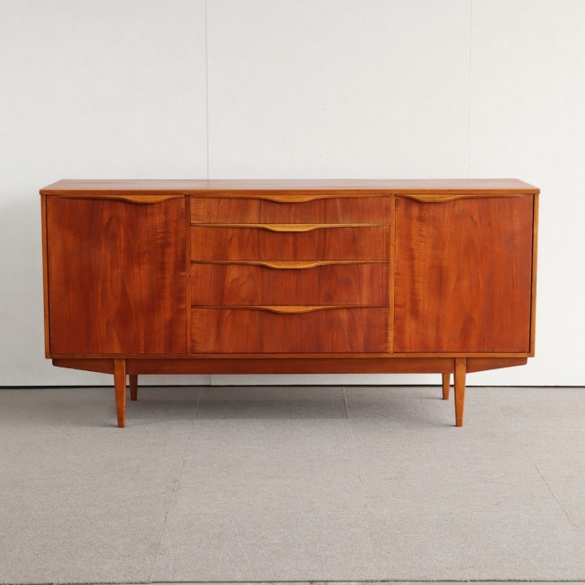 サトクリフオブトッドモーデンSUTCLIFFE OF　TODMORDENのサイドボード
