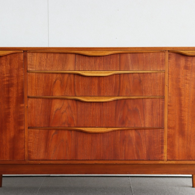 サトクリフオブトッドモーデンSUTCLIFFE OF　TODMORDENのサイドボード
