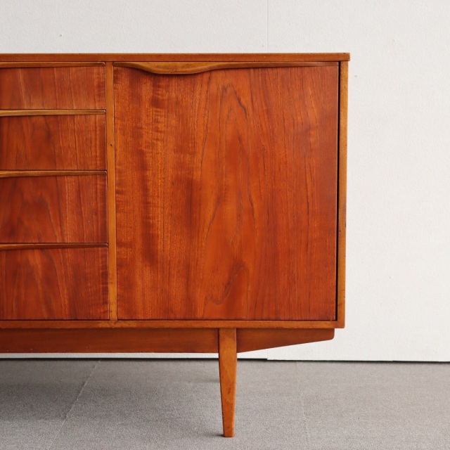 サトクリフオブトッドモーデンSUTCLIFFE OF　TODMORDENのサイドボード