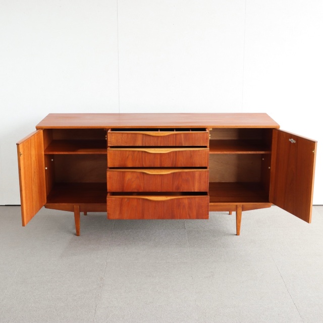サトクリフオブトッドモーデンSUTCLIFFE OF　TODMORDENのサイドボード