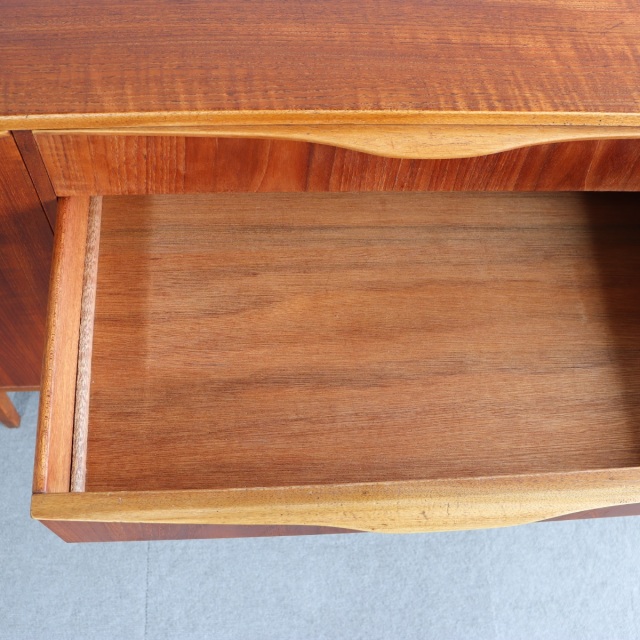 サトクリフオブトッドモーデンSUTCLIFFE OF　TODMORDENのサイドボード