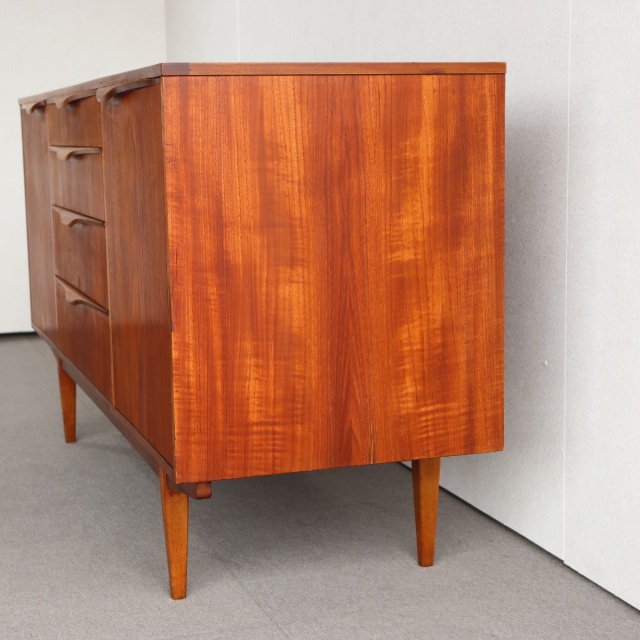 サトクリフオブトッドモーデンSUTCLIFFE OF　TODMORDENのサイドボード