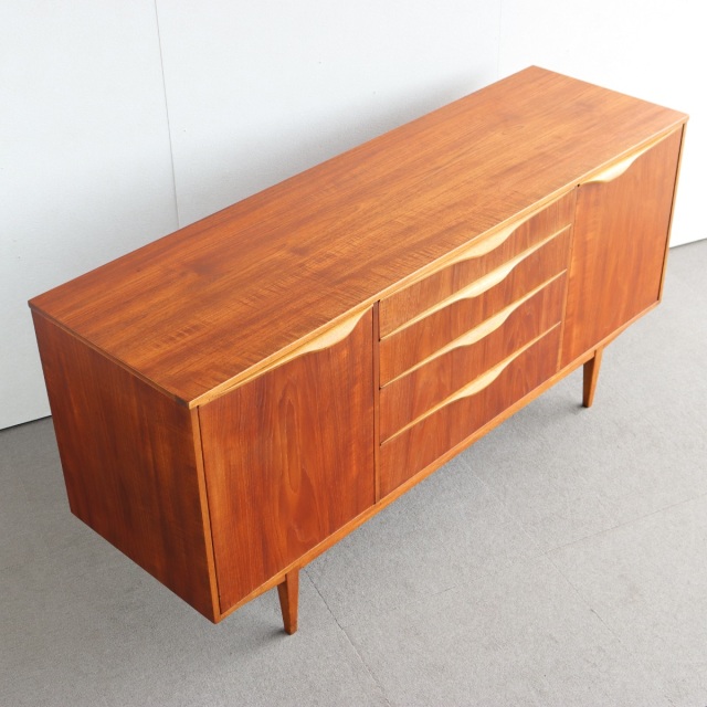 サトクリフオブトッドモーデンSUTCLIFFE OF　TODMORDENのサイドボード