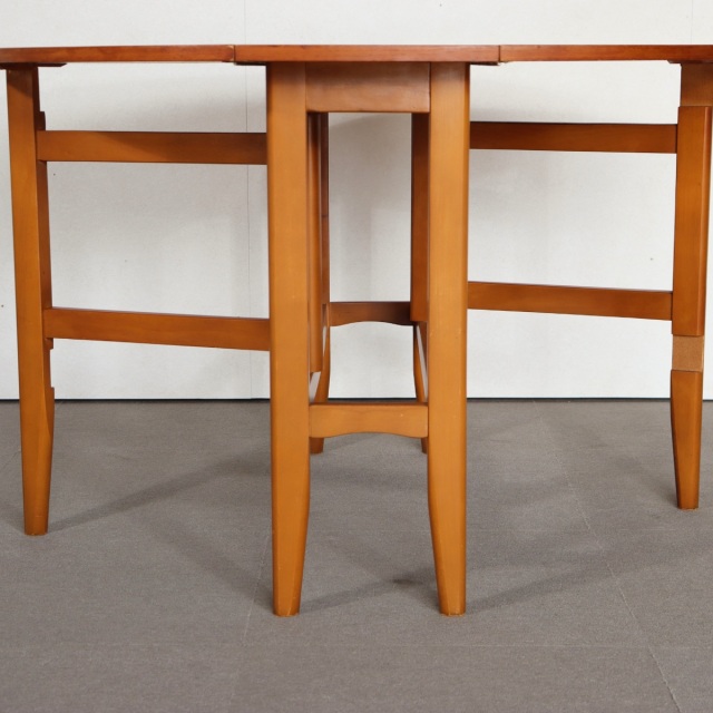 comingsoon!【ラウンドダイニングテーブル、玄関入らないけど