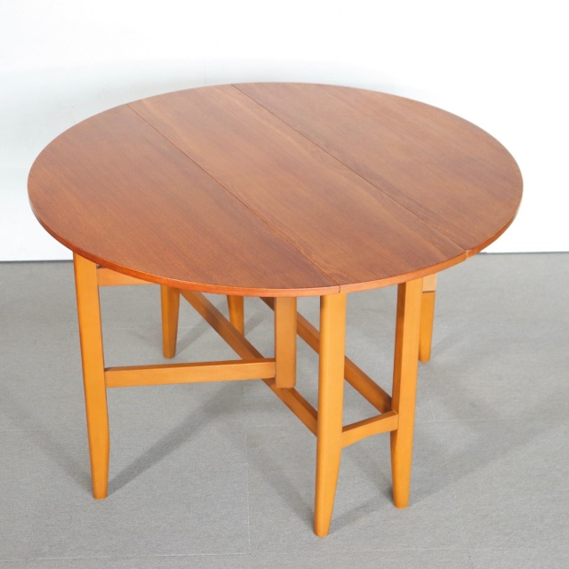 comingsoon!【ラウンドダイニングテーブル、玄関入らないけど