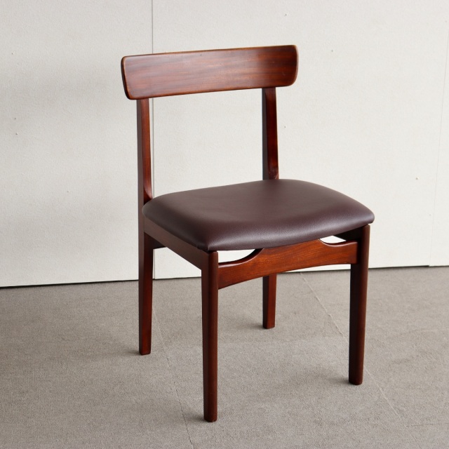 ヤンガーYoungerのダイニングチェア