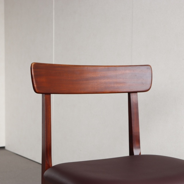 ヤンガーYoungerのダイニングチェア