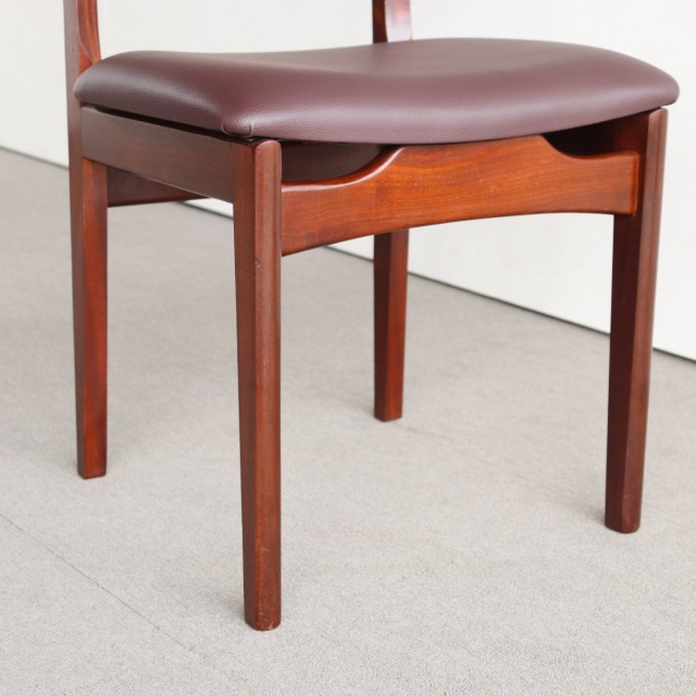 ヤンガーYoungerのダイニングチェア