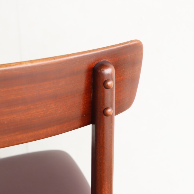 ヤンガーYoungerのダイニングチェア