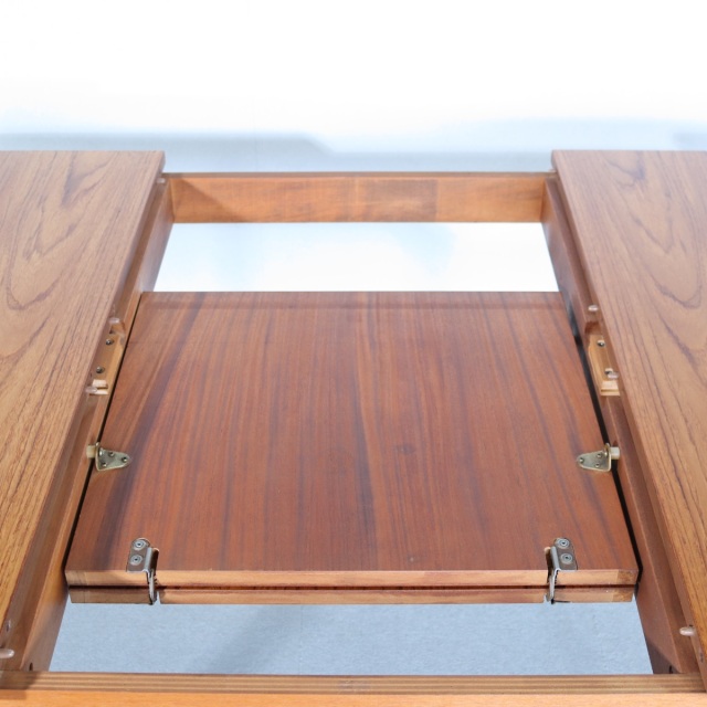 ネイサンNATHANのオーバルダイニングテーブル