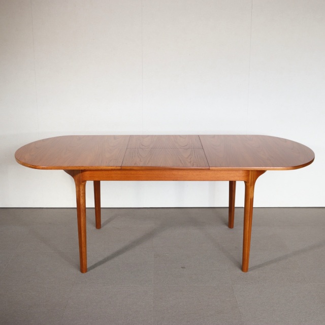 ネイサンNATHANのオーバルダイニングテーブル