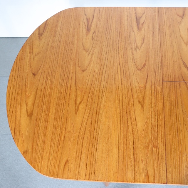 ネイサンNATHANのオーバルダイニングテーブル