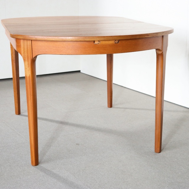 ネイサンNATHANのオーバルダイニングテーブル