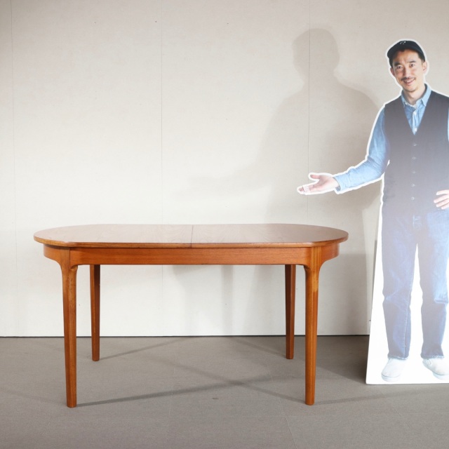 ネイサンNATHANのオーバルダイニングテーブル