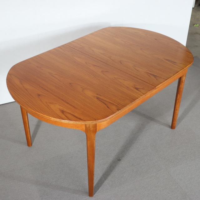 ネイサンNATHANのオーバルダイニングテーブル