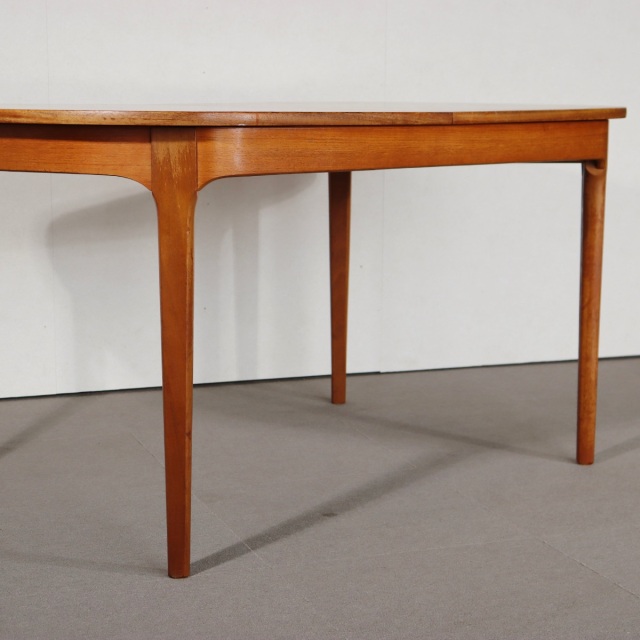 ネイサンNATHANのオーバルダイニングテーブル