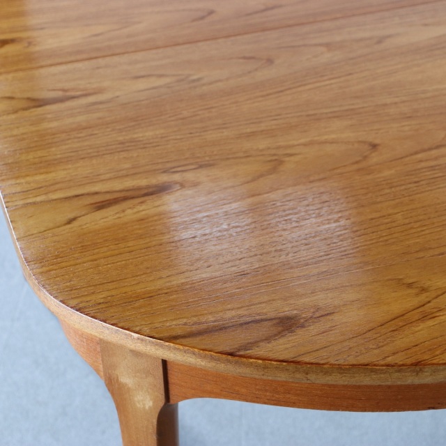 ネイサンNATHANのオーバルダイニングテーブル