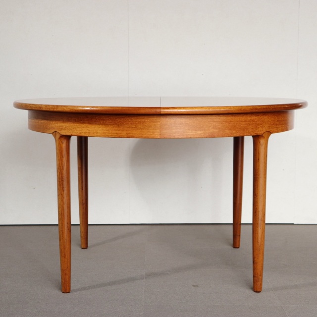 メレデューMEREDEW製チーク材ヴィンテージラウンドダイニングテーブル