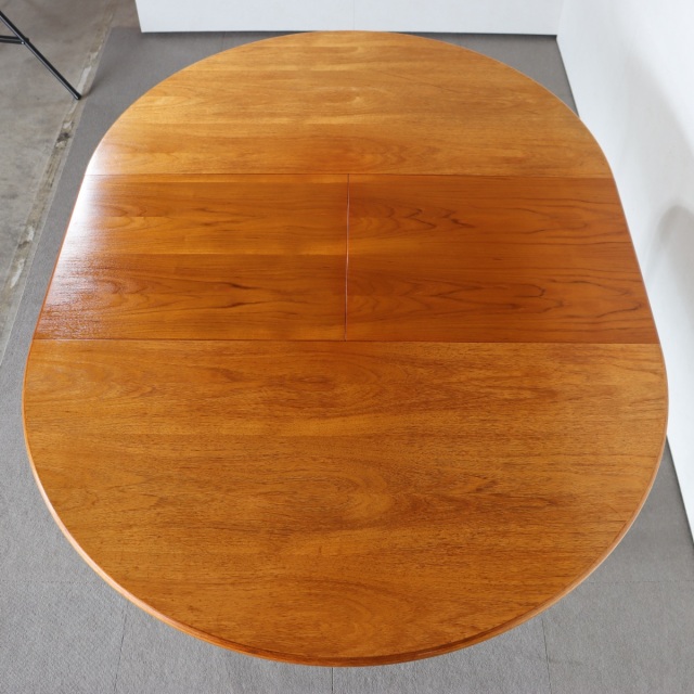 メレデューMEREDEW製チーク材ヴィンテージラウンドダイニングテーブル