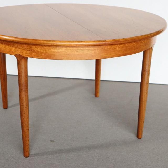 メレデューMEREDEW製チーク材ヴィンテージラウンドダイニングテーブル