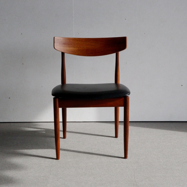 ジープランG-PLANのIb KOFOD LARSENデザインのダイニングチェア