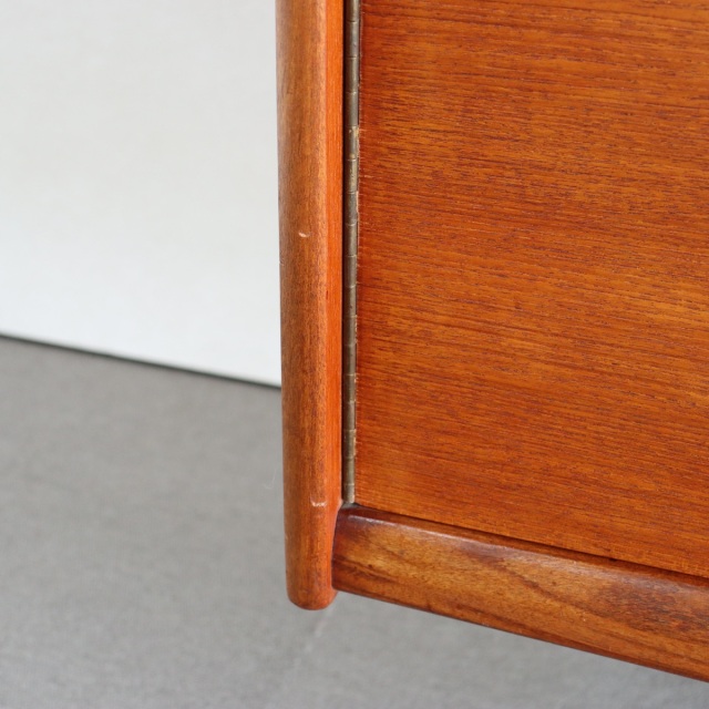 ヤンガーYoungerのサイドボード