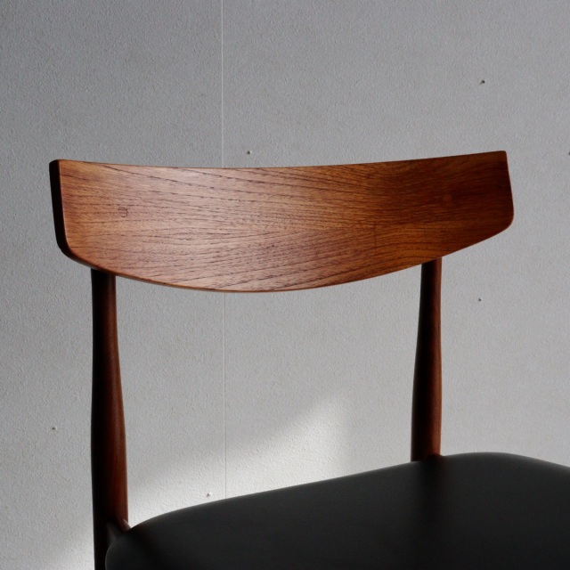 ジープランG-PLANのIb KOFOD LARSENデザインのダイニングチェア