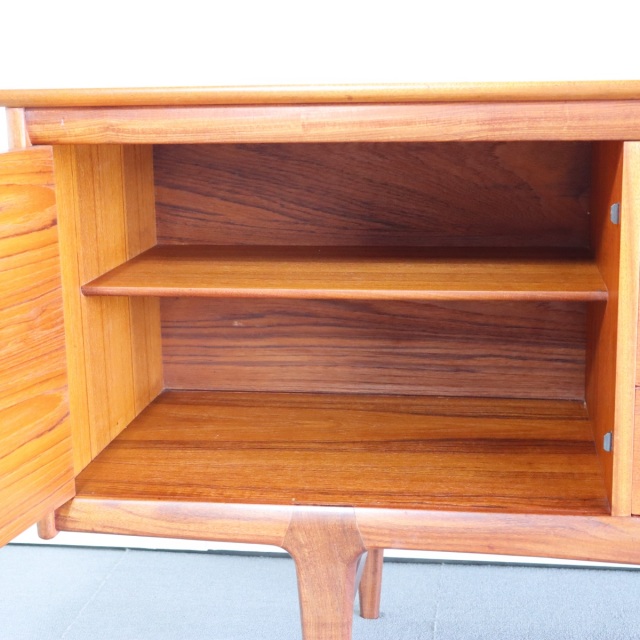 ヤンガーYoungerのサイドボード