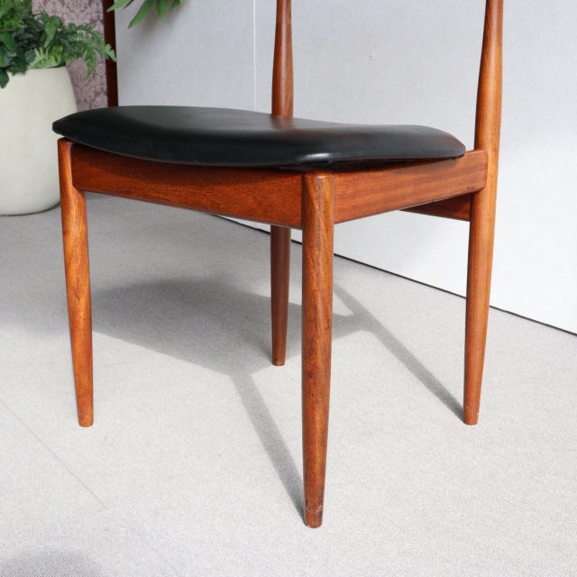 ジープランG-PLANのIb KOFOD LARSENデザインのダイニングチェア