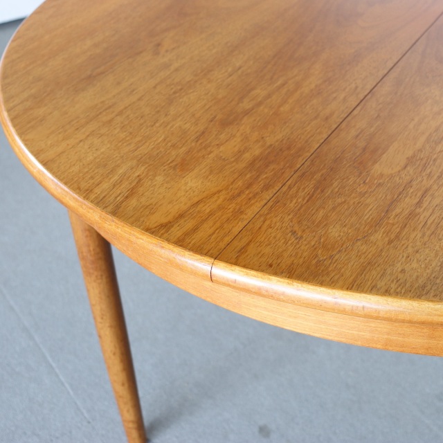 メレデューMEREDEW製チーク材ヴィンテージラウンドダイニングテーブル