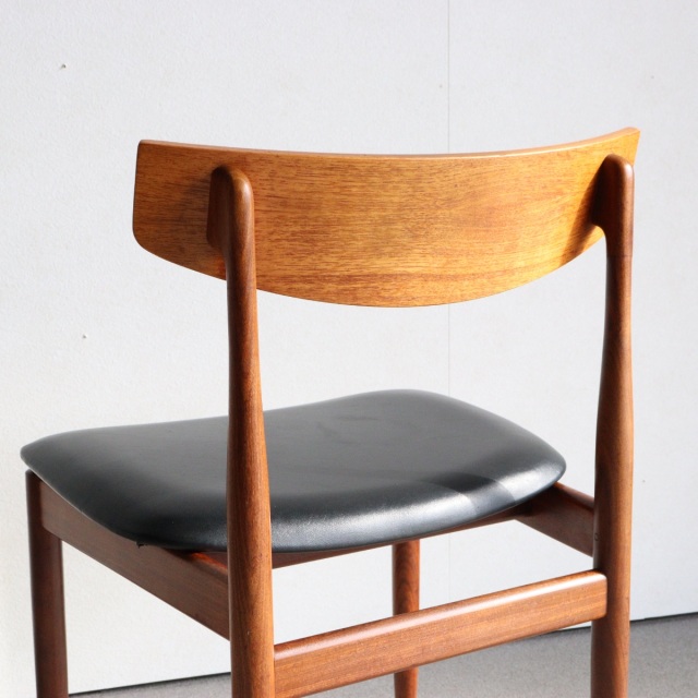 ジープランG-PLANのIb KOFOD LARSENデザインのダイニングチェア