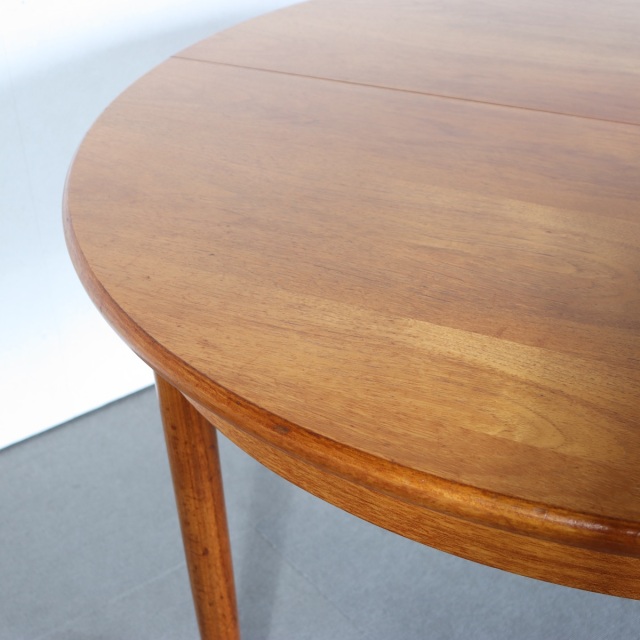 メレデューMEREDEW製チーク材ヴィンテージラウンドダイニングテーブル