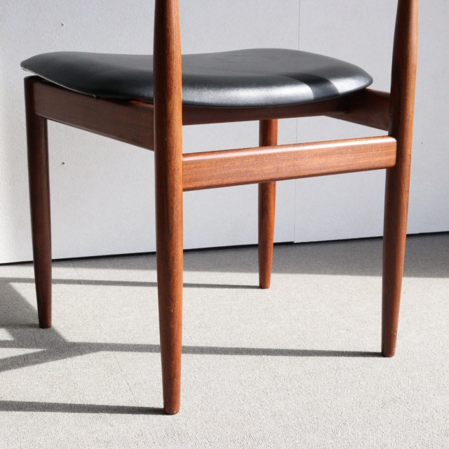 ジープランG-PLANのIb KOFOD LARSENデザインのダイニングチェア