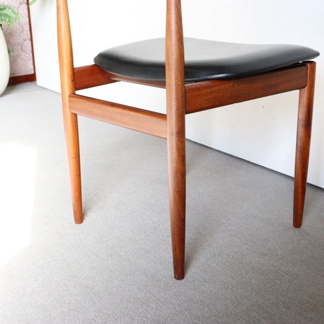 ジープランG-PLANのIb KOFOD LARSENデザインのダイニングチェア