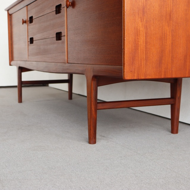 送料込み】【世田谷区のあなたに】 ヤンガーYOUNGER製フォンセカ