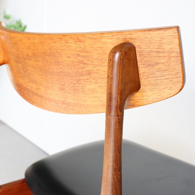 ジープランG-PLANのIb KOFOD LARSENデザインのダイニングチェア