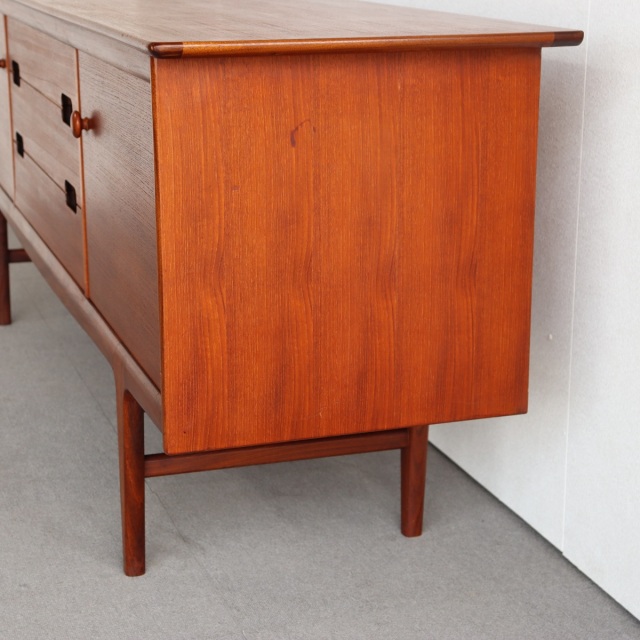 送料込み】【世田谷区のあなたに】 ヤンガーYOUNGER製フォンセカ