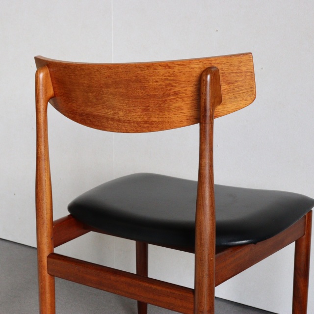 ジープランG-PLANのIb KOFOD LARSENデザインのダイニングチェア